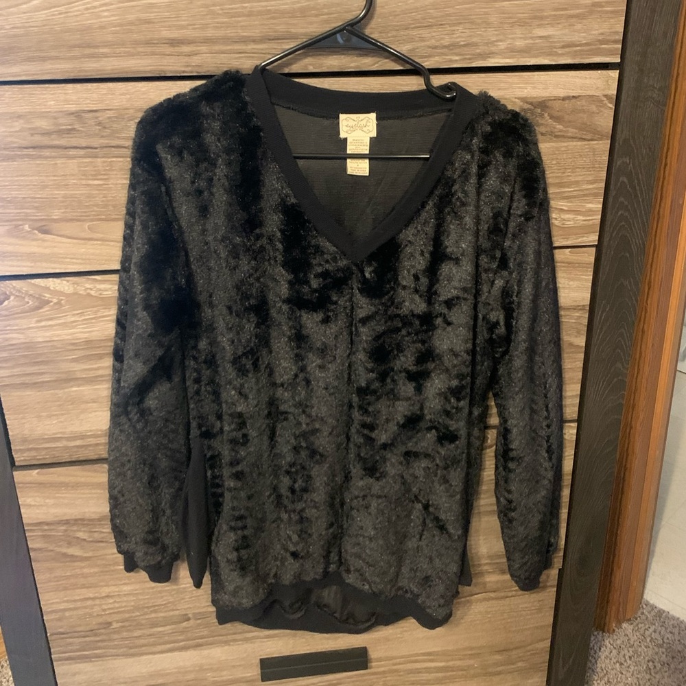 Fuzzy black top